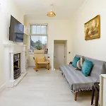 Pet Friendly Flat By The Castle Pass The Keys