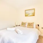 Pet Friendly Flat By The Castle Pass The Keys