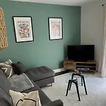 Beautiful Home In Lincoln - Private Parking