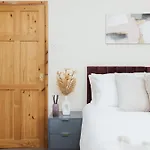 Stunning House In Heart Of Historic Lincoln
