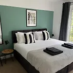 Beautiful Home In Lincoln - Private Parking