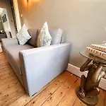 Cecil House - Stylish 2-Bed, Sleeps 5 Guests, Free Parking, Close To Cathedral, Bars & Restaurants