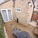 Charming Lincoln Cottage Family & Pet-Friendly