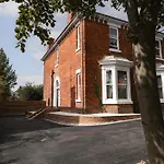 Our House Collective - Luxury Stay In Lincoln City Centre, Hot Tub, Sleeps 16