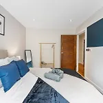 Designer Apt In Central Lincoln - Sleeps 6