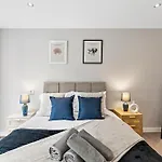 Designer Apt In Central Lincoln - Sleeps 6