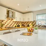 Incredible And Charming 4-Bed Home In Lincoln By Renzo, Free Parking, Close To Lincoln Hospital!