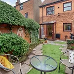 Strugglers Retreat - Uk32878