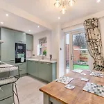 Victorias Retreat - Uk41475
