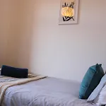 Tennyson Street Lincoln Central- Spacious 5 Bedroom House, Perfect For Short & Long Stays #Business #Leisure #Contractors #Relocators