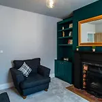 Spacious Home In Lincoln - Steeple View House, Sleeps 4, Free Parking