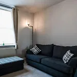 Spacious Home In Lincoln - Steeple View House, Sleeps 4, Free Parking