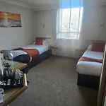 Damon\'S Hotel