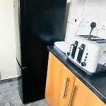 Three Bedroom House Lincoln 10 Mins Walk To Brayford Wharf And Free Parking