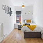 Perfect Home For Business & Families With Free Parking And Fast Wi-Fi