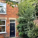 Charming Victorian Terrace, Near Lincoln Castle