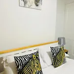 Spacious 2 Bedroom House, Parking And Less Than 10 Mins Walk To Brayford Wharf Lincoln