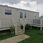 Luxury Caravan With Hot Tub On Tattershall Lakes