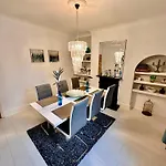 Cathedral Quarter House With Free Secure Driveway Parking For 2 Cars