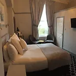 Hillcrest Hotel