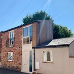 Detached One Bedroom House Near To Castle And Cathedral