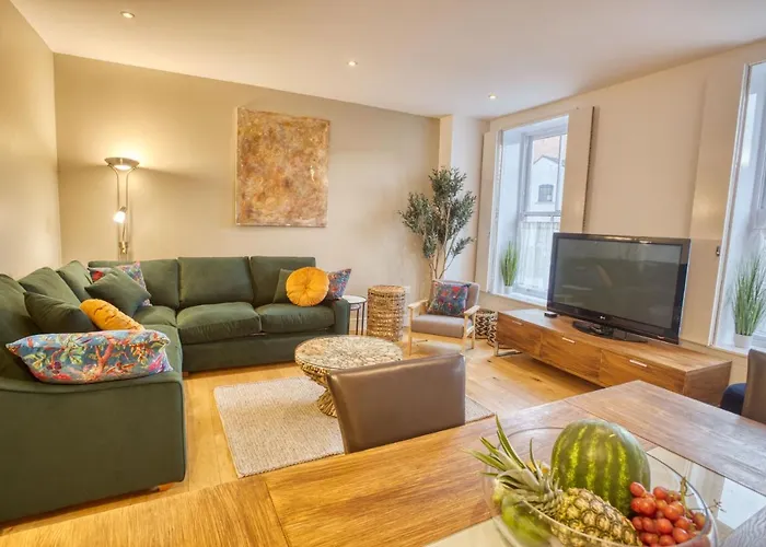 Pass The Keys Centrally Located Apartment