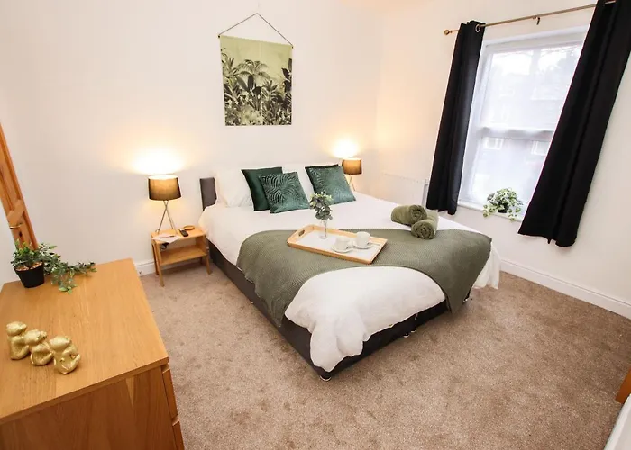Stylish, Homely City Centre 3 Bed Property Sleeps 6