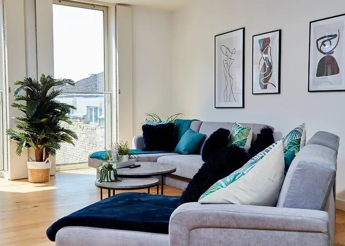 Swanky City Centre Apartment