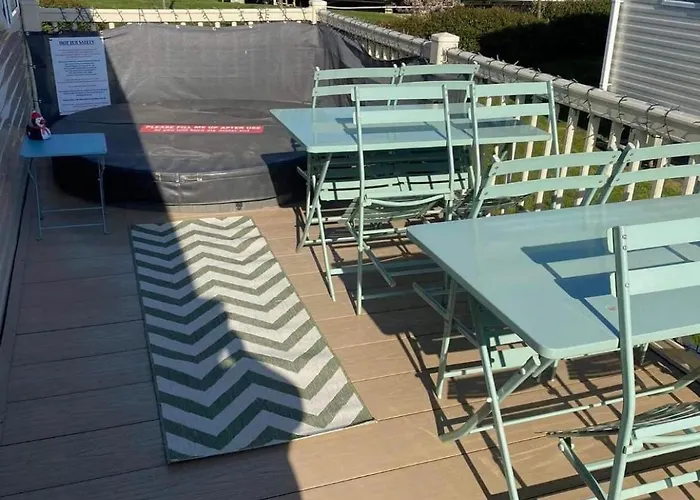 Lottielou\'S Hot Tub Breaks At Tattershall Lakes