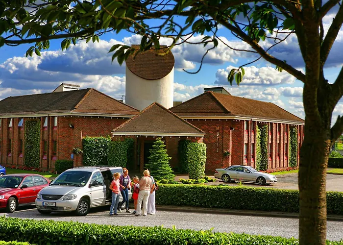 Damon\'S Hotel