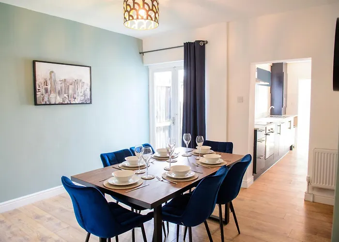 Stunning House - Sleeps 7 - 5 Mins Walk To Lincoln High Street - Parking - Wifi