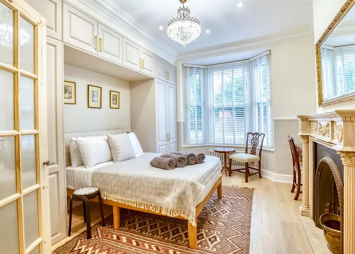 Characterful Flat By Lincoln Castle Pass The Keys