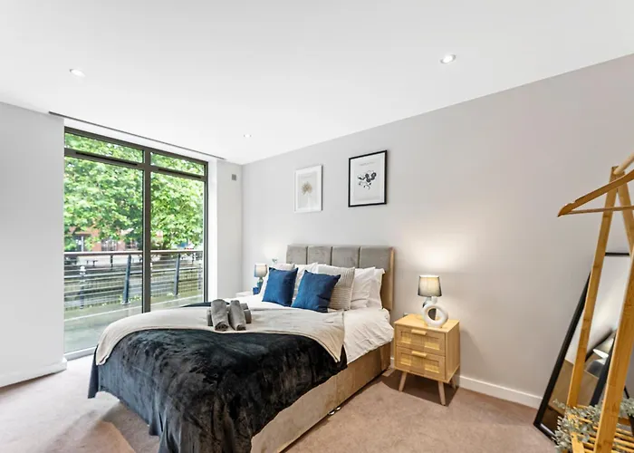 Modern Luxe Living In Lincoln - Flat 6