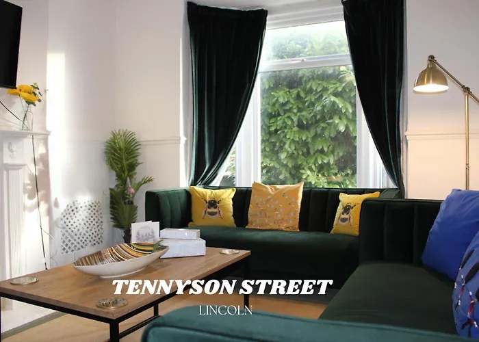 Tennyson Street Lincoln Central- Spacious 5 Bedroom House, Perfect For Short & Long Stays #Business #Leisure #Contractors #Relocators