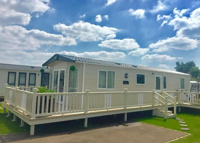 Luxury Caravan With Hot Tub On Tattershall Lakes