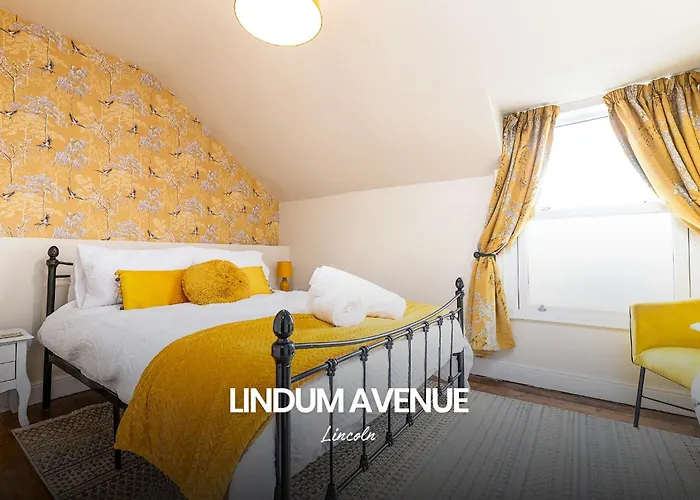 Immaculate And Bright 3-Bed Home In Lincoln By Renzo, Close To Lincoln Hospital, Free Wi-Fi!