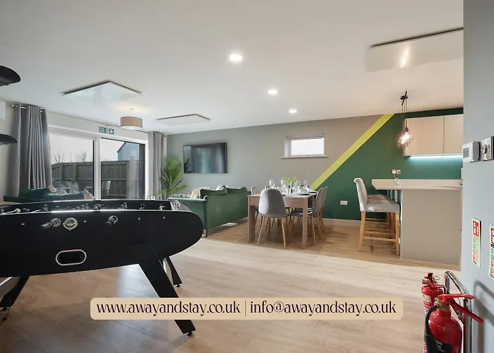 Spacious 4 Bed Home With Gym And Tennis Court