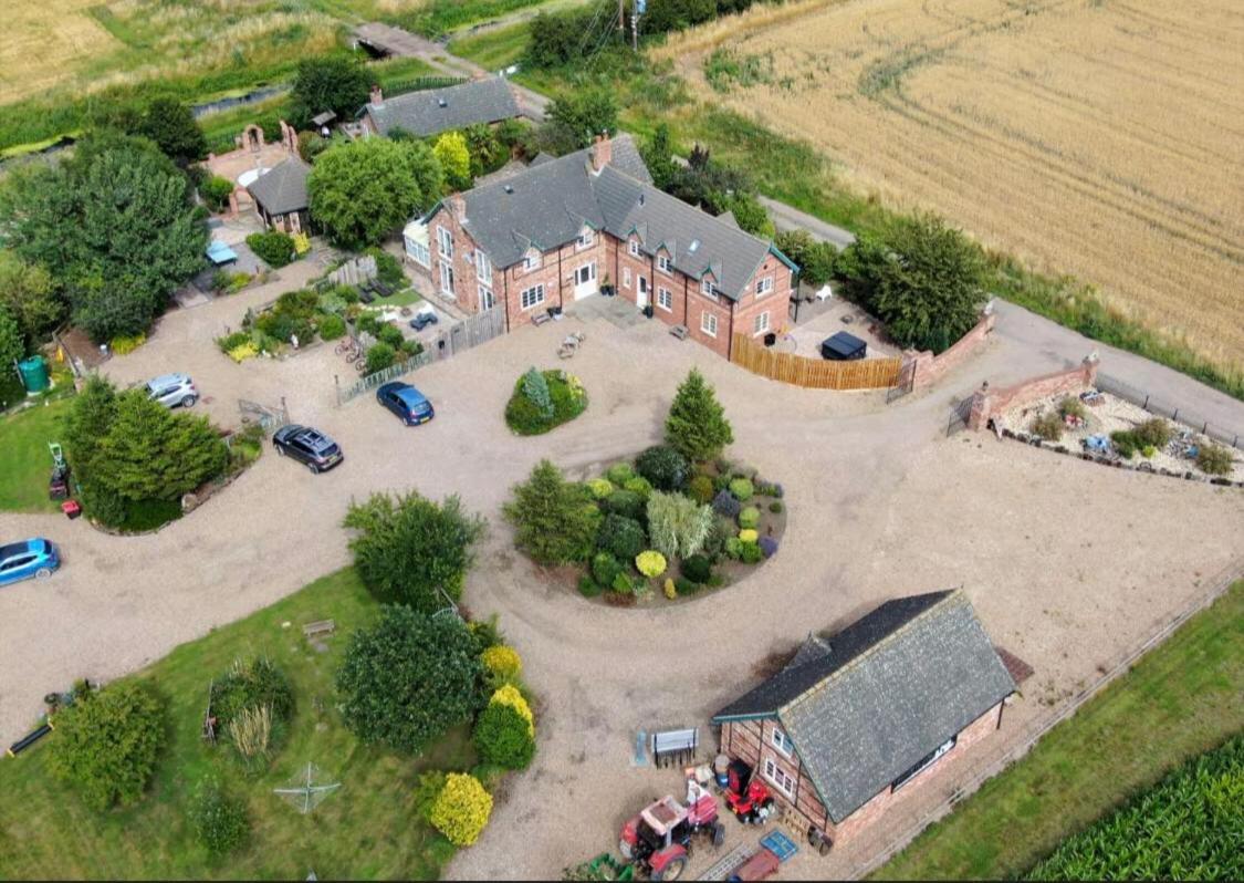 Retreat With Private Hot Tub * Lincoln