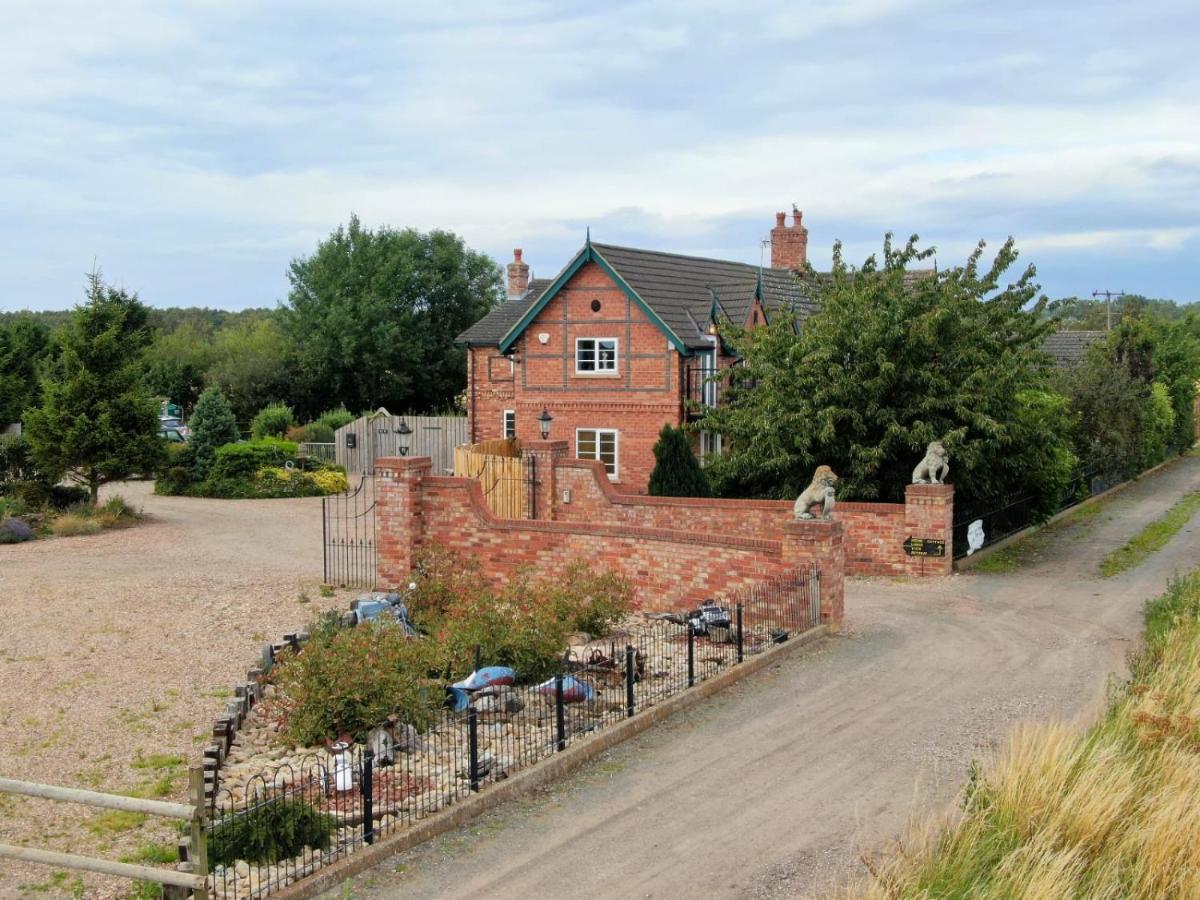 Holiday home Retreat View With Private Hot Tub *