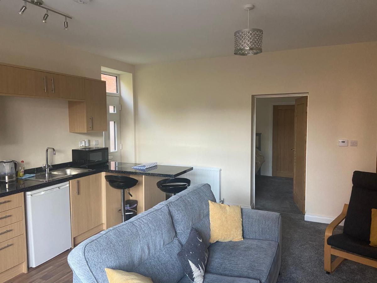 Modern 1 Bed Uphill Apartment