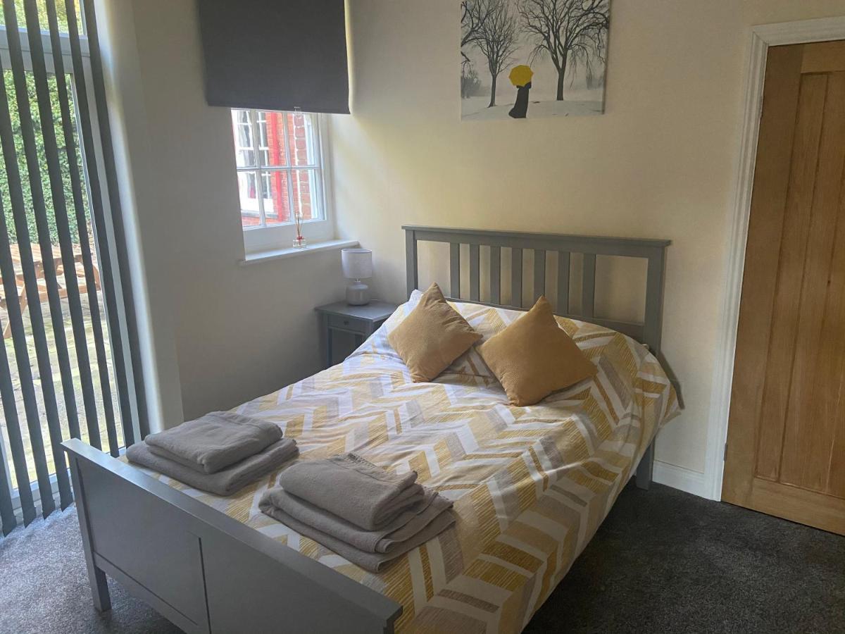 Modern 1 Bed Uphill Apartment Lincoln