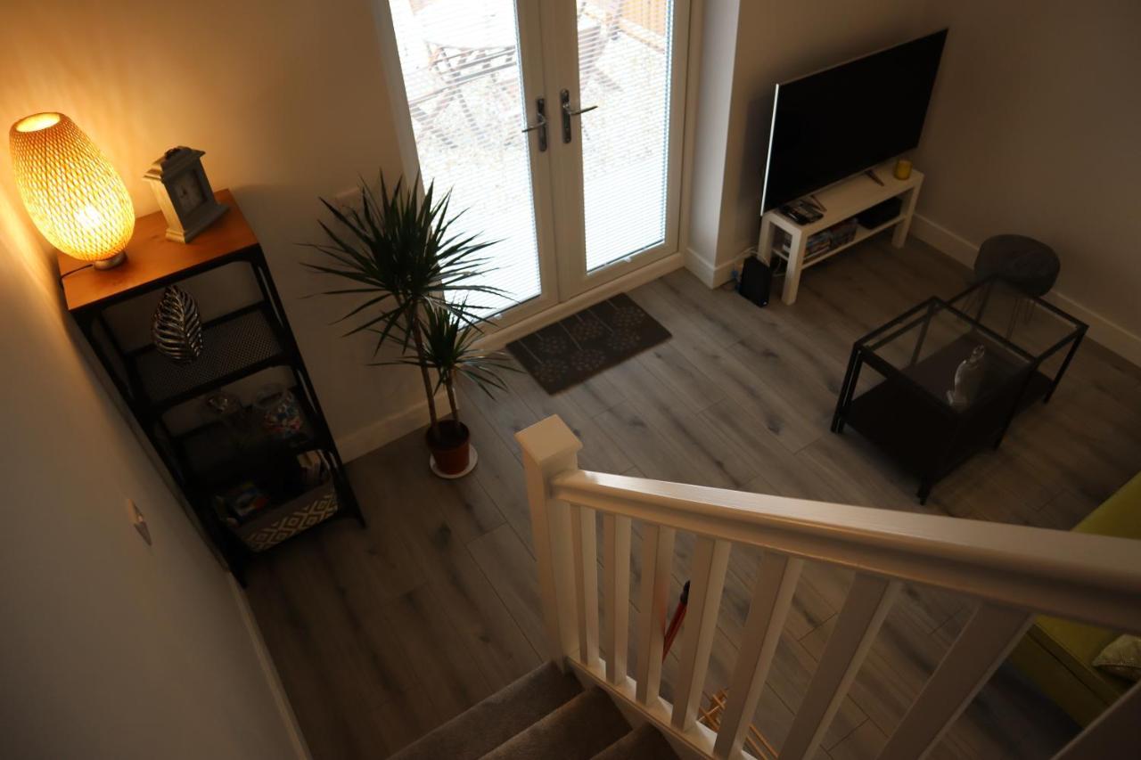 Beautiful & Quiet 2 Bed House - Centre Next To Hospital And Just 10min From The Cathedral Apartment *