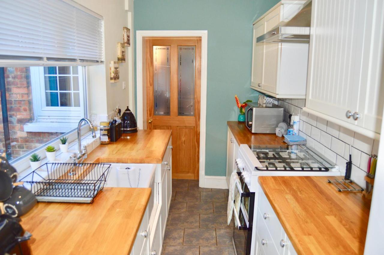 Cathedral Quarter House With Free Secure Driveway Parking For 2 Cars * Lincoln