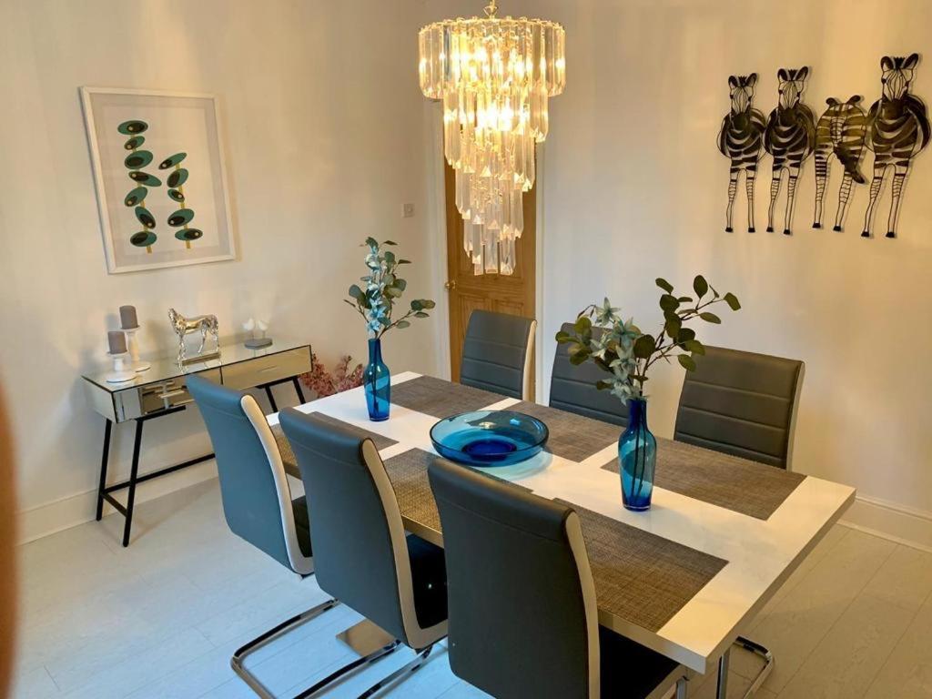 Cathedral Quarter House With Free Secure Driveway Parking For 2 Cars