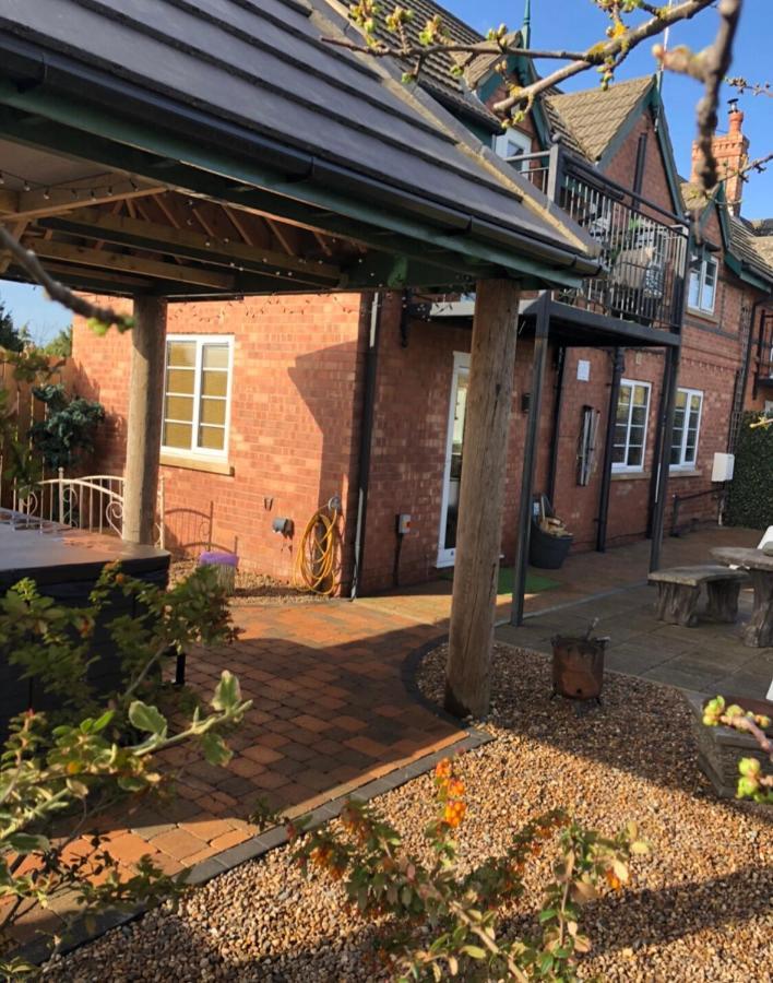 Holiday home Retreat With Private Hot Tub *