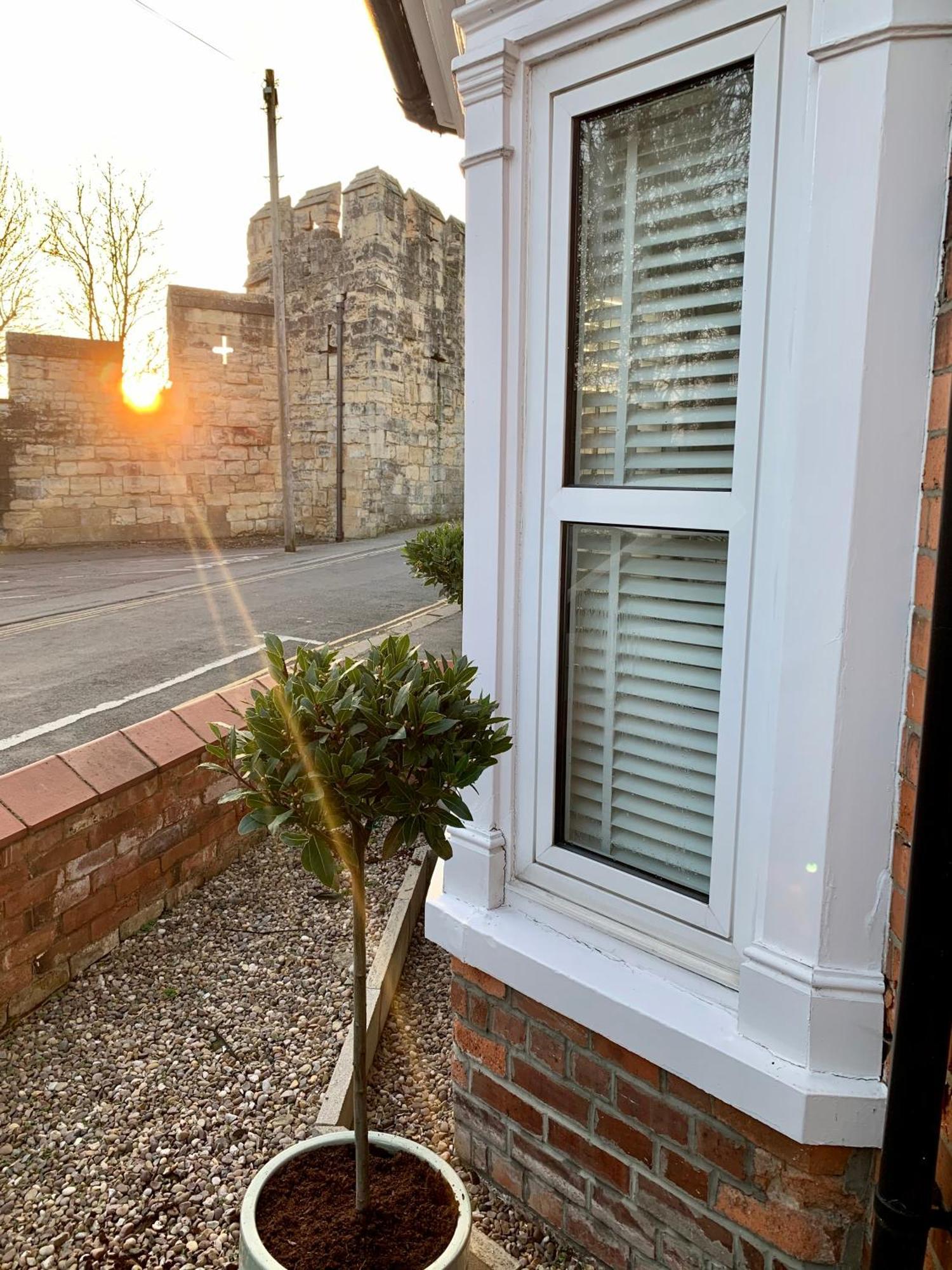 Cathedral Quarter House With Free Secure Driveway Parking For 2 Cars Holiday home