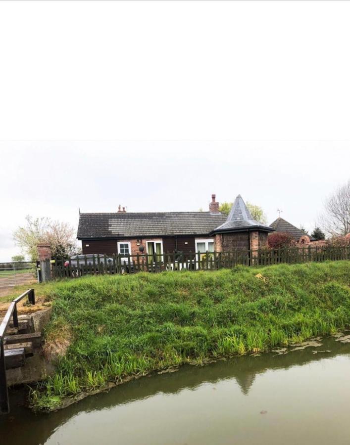 Retreat With Private Hot Tub * Lincoln