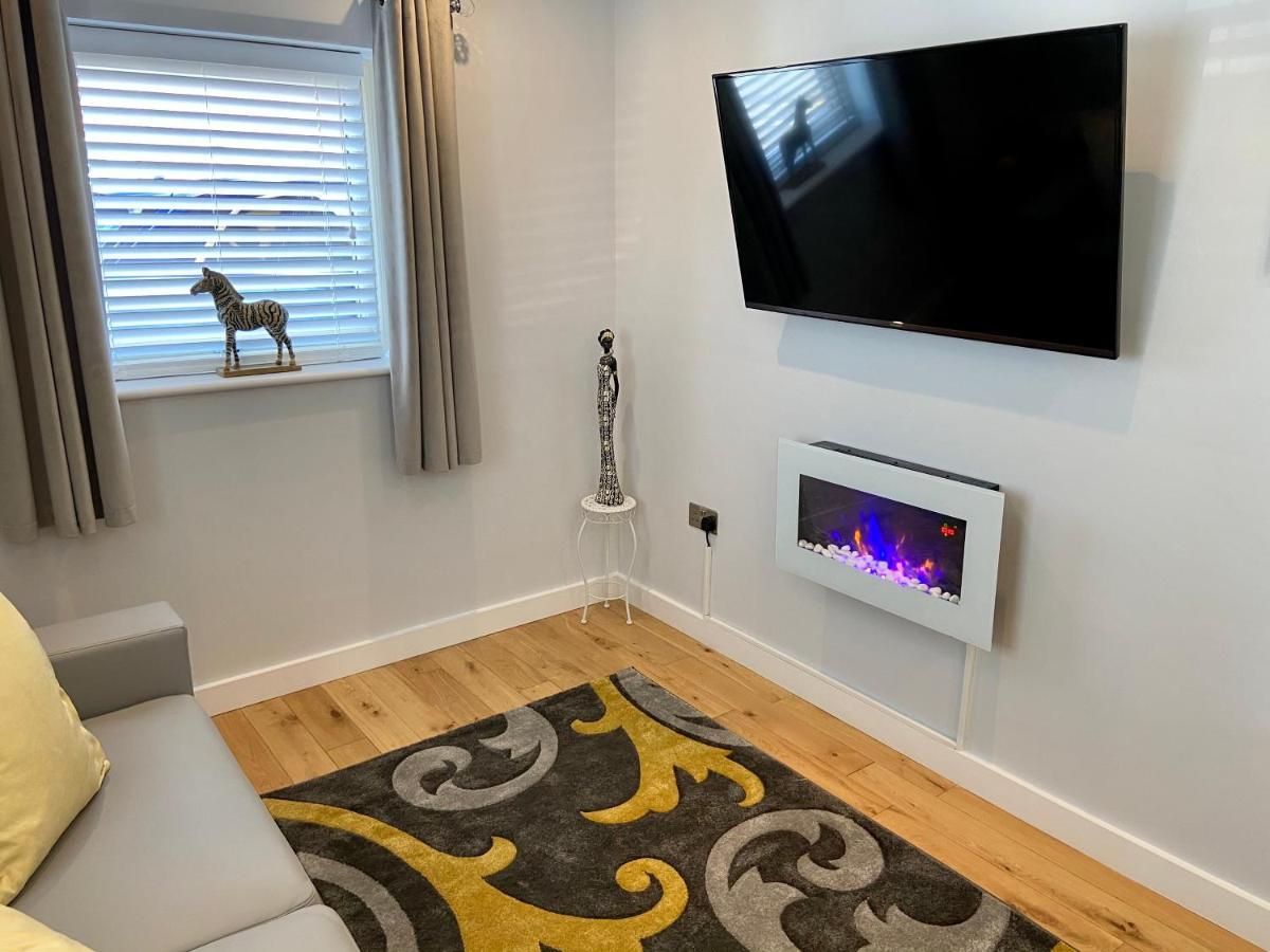 Detached One Bedroom House Near To Castle And Cathedral *