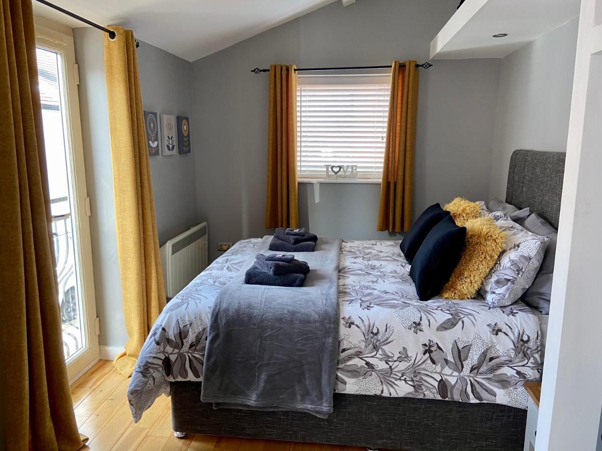 Detached One Bedroom House Near To Castle And Cathedral *