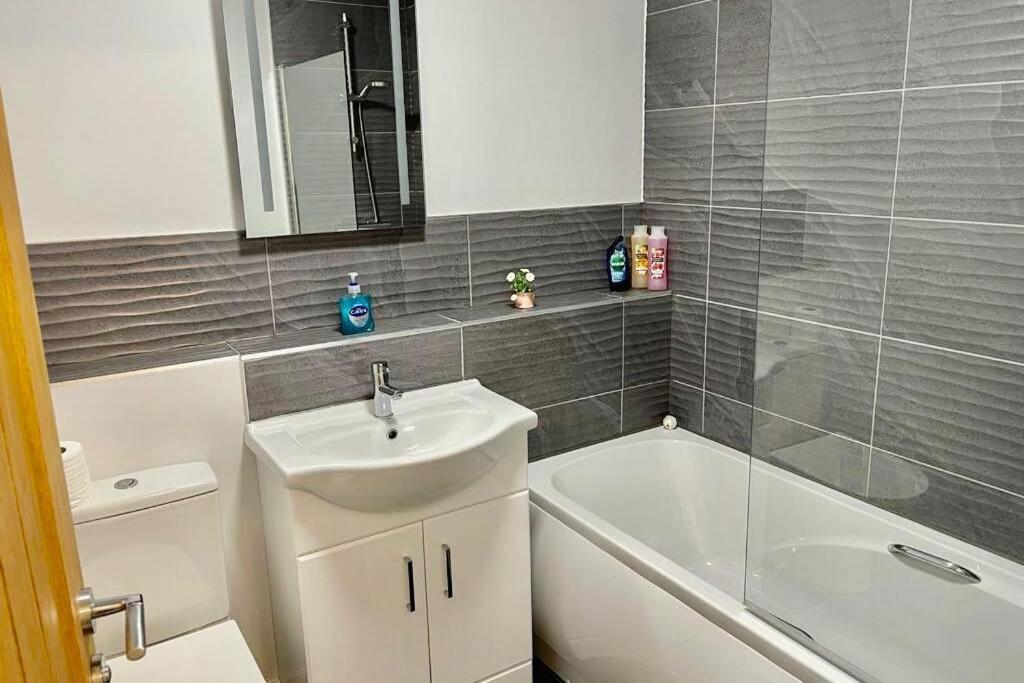 Holiday home New Build House With Parking In Town Centre. A**** *